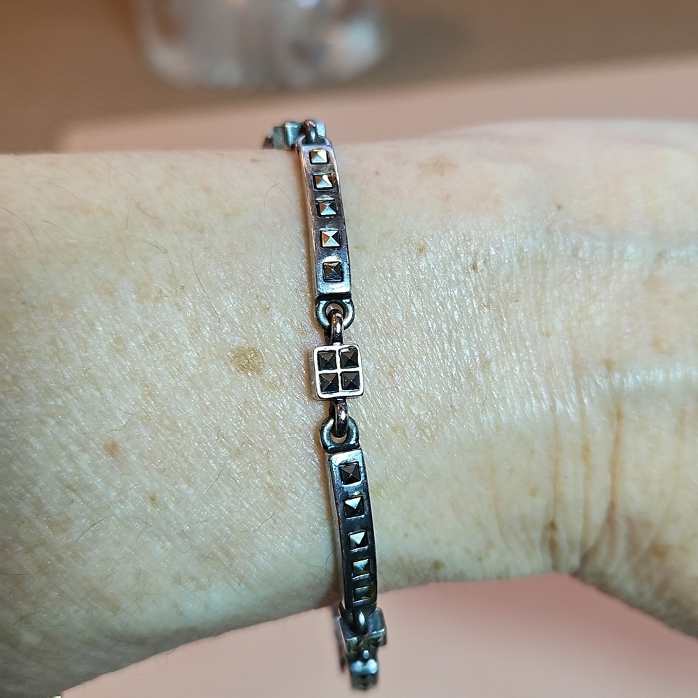 Vintage Liz Claiborne hematite bracelet - Picture 3 of 6